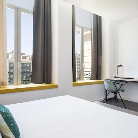 Hotel Catalonia Transit 3*