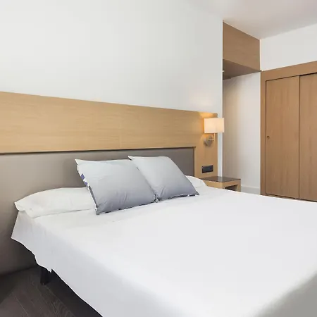 Szálloda Catalonia Transit 3*