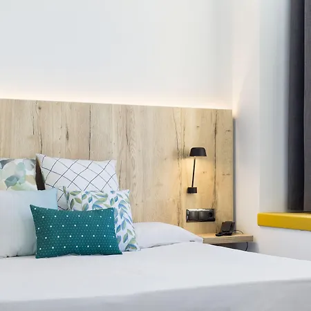 Catalonia Transit Hotel 3*
